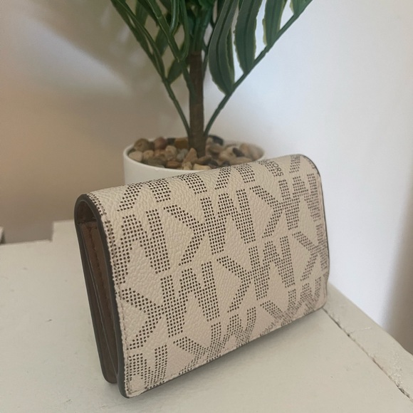 ↠ SOLD ↞ - Picture 4 of 7